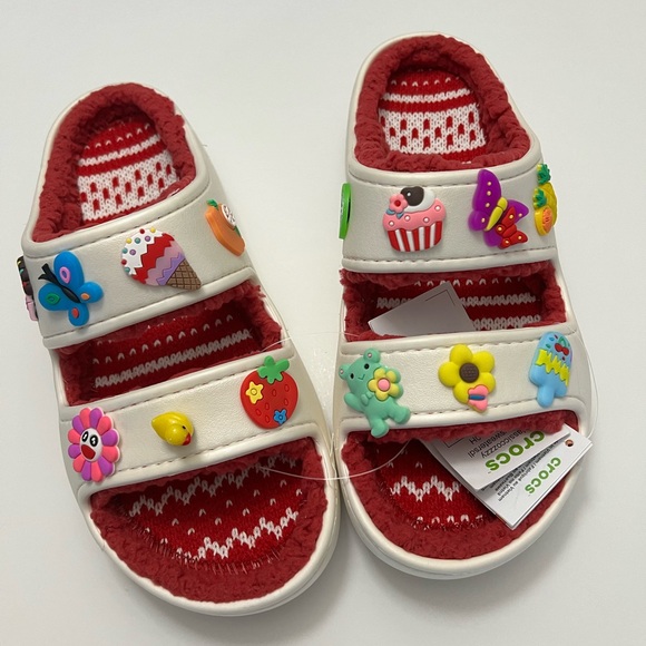 NWT Crocs Classic Cozzzy Holiday Sweater Women's Sandals with CHARMS!! SZ-W8/M6 - Picture 1 of 16